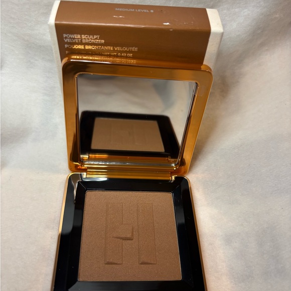 Haus Labs By Lady Gaga Other - Haus Labs by Lady Gaga Power Sculpt Velvet Bronzer - Medium Level 8